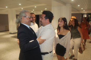 Berfin ile Aliseydi kalemi  bu sefer imza için kullandı