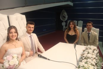 Berfin ile Aliseydi kalemi  bu sefer imza için kullandı