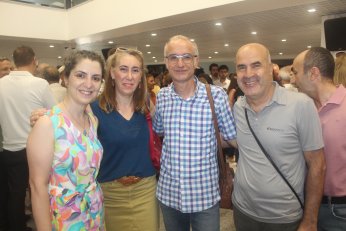 Berfin ile Aliseydi kalemi  bu sefer imza için kullandı