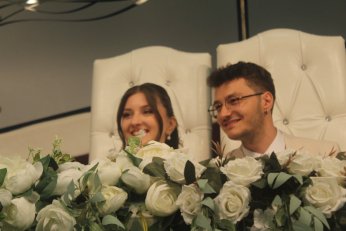 Berfin ile Aliseydi kalemi  bu sefer imza için kullandı