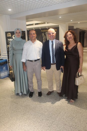 Berfin ile Aliseydi kalemi  bu sefer imza için kullandı