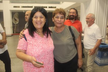 Berfin ile Aliseydi kalemi  bu sefer imza için kullandı