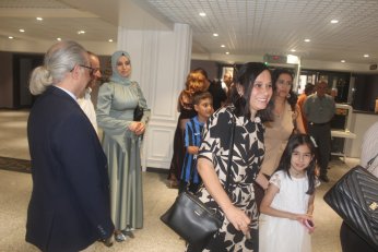 Berfin ile Aliseydi kalemi  bu sefer imza için kullandı