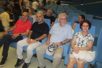 Berfin ile Aliseydi kalemi  bu sefer imza için kullandı