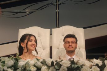 Berfin ile Aliseydi kalemi  bu sefer imza için kullandı