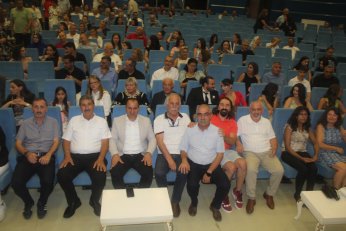 Berfin ile Aliseydi kalemi  bu sefer imza için kullandı