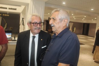 Berfin ile Aliseydi kalemi  bu sefer imza için kullandı