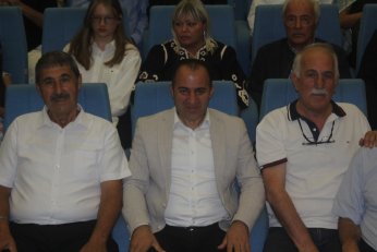 Berfin ile Aliseydi kalemi  bu sefer imza için kullandı