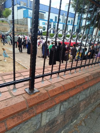 Kırtasiye kuyruğu burada. Çikolata timin nerede?