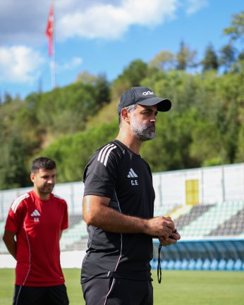 Akın var akın.  Hakeme iyi bakın