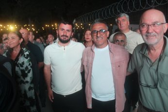 Yalnızca oy, destek  değil omuz istiyorum