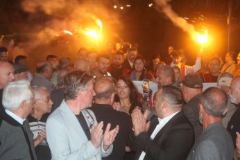 Yalnızca oy, destek  değil omuz istiyorum