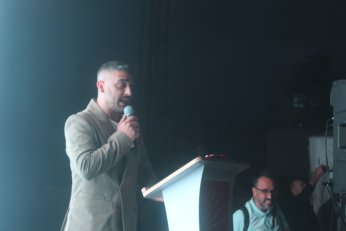 Yalnızca oy, destek  değil omuz istiyorum