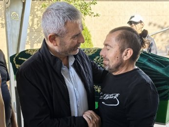 Ruhu dünyayı terk etti.  Bedeni mahallesinde 