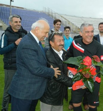 Ruhu dünyayı terk etti.  Bedeni mahallesinde 