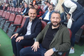 Ön sıra hepimizin İlk sıra bir tek bizim