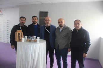 Ön sıra hepimizin İlk sıra bir tek bizim