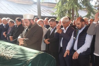 Dünya imtihanı öğretmekle geçti