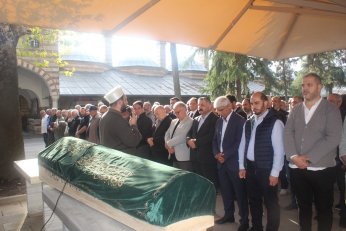 Dünya imtihanı öğretmekle geçti