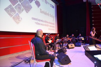 Türküler de onları söylerdi. Bu sefer onlar türkü söyledi