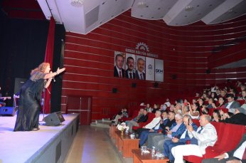 Türküler de onları söylerdi. Bu sefer onlar türkü söyledi