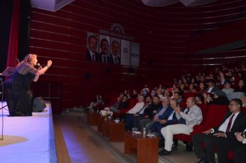 Türküler de onları söylerdi. Bu sefer onlar türkü söyledi