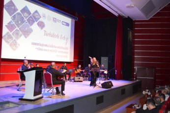 Türküler de onları söylerdi. Bu sefer onlar türkü söyledi