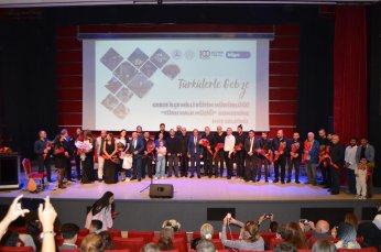 Türküler de onları söylerdi. Bu sefer onlar türkü söyledi