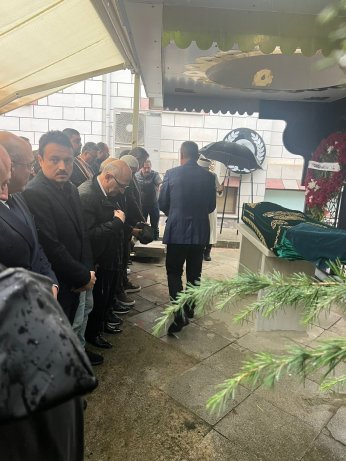 Doktor Feridun Tayfur annesini kaybetti