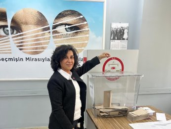 Araz’dan aleni destek.Aslan’da destekçi gibi