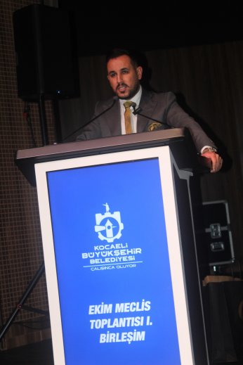 Anamda ekiyor. Çocuklar bilmiyor