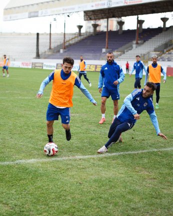 Aç gözünü seyret.  Tekrarı bugün bunun