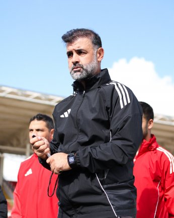 Aç gözünü seyret.  Tekrarı bugün bunun