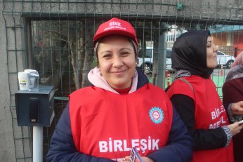 Sanki harçlık dağıtıyor!