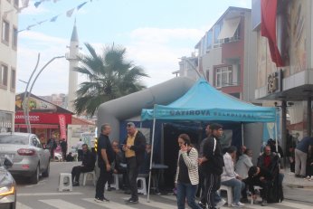 Son yolculuğuna sokağından uğurlandı