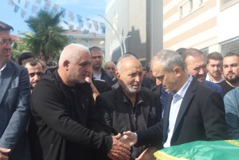 Son yolculuğuna sokağından uğurlandı