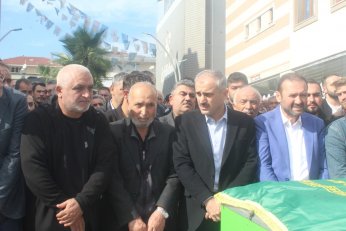 Son yolculuğuna sokağından uğurlandı