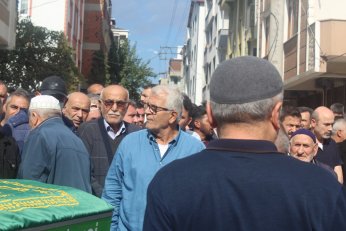 Son yolculuğuna sokağından uğurlandı