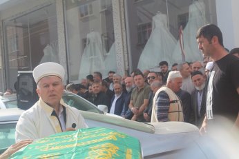 Son yolculuğuna sokağından uğurlandı