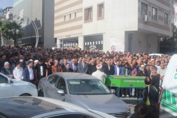 Son yolculuğuna sokağından uğurlandı