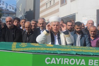 Son yolculuğuna sokağından uğurlandı