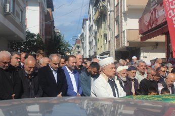 Son yolculuğuna sokağından uğurlandı