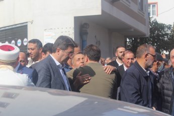 Son yolculuğuna sokağından uğurlandı