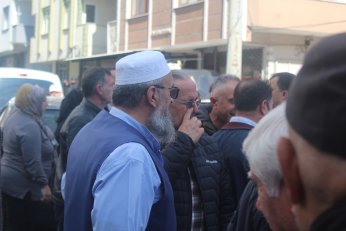 Son yolculuğuna sokağından uğurlandı