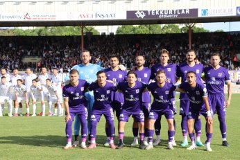 Yaprak döker bir yanımız. Bir yanımız Uras Ege…