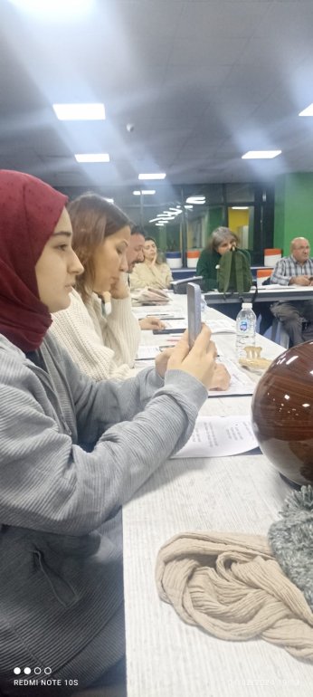 Pandemide sallandı, yıkılmadı: Türkü, yeniden… 