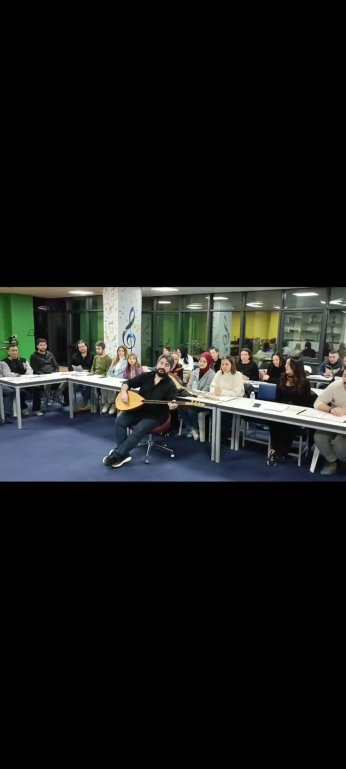 Pandemide sallandı, yıkılmadı: Türkü, yeniden… 