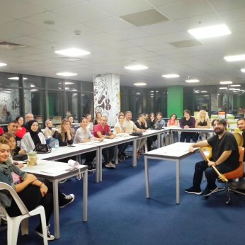 Pandemide sallandı, yıkılmadı: Türkü, yeniden… 