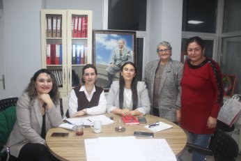 Kadın adaydan ötürü kadınlar çok hevesli