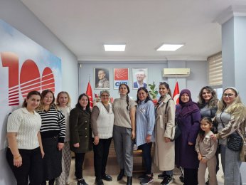 Kadın adaydan ötürü kadınlar çok hevesli